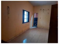 Casa com 4 quartos, sendo 2 suítes, sala de jantar/cozinha, sala de estar, 2 varandas